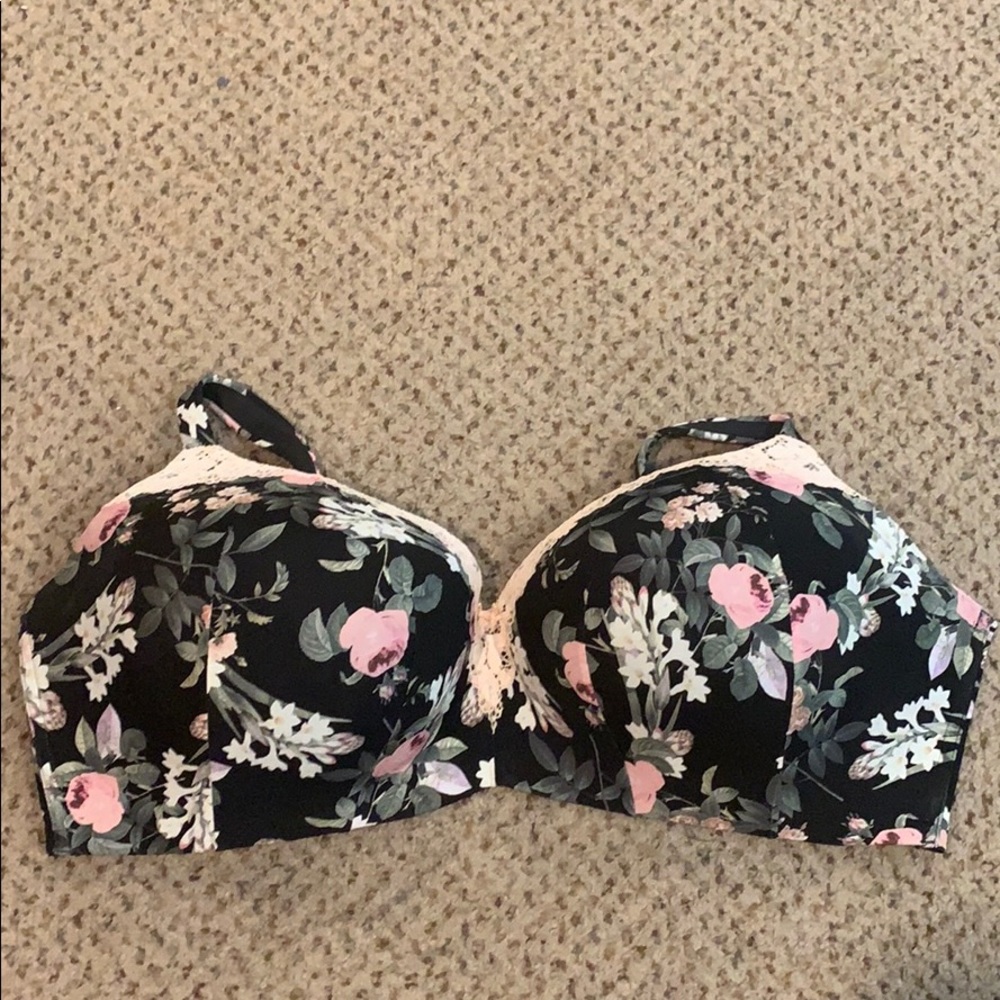Cacique t shirt bra. Size 44I